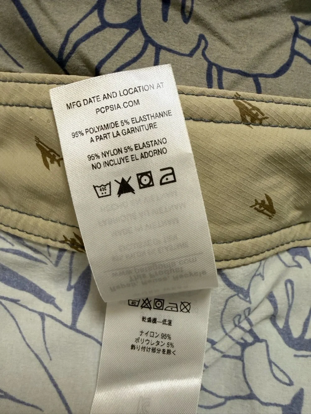 Patagonia Men's Scallop Hem Stretch Wavefarer Boardshorts Swim Size 36 Tropical